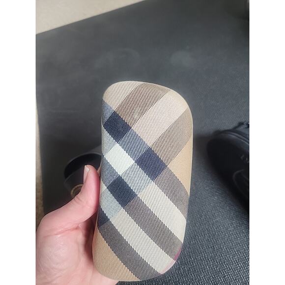 3 Glass / Sunglass Cases. Burberry, Ray Ban, Maui Jim - Picture 5 of 8